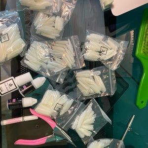 500PCS coffin nails + 4 glue + file and clippers